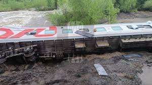 ரஷ்யாவில் தடம் புரண்ட தொடருந்து விபத்தில் 70க்கும் மேற்பட்டோர் காயம்