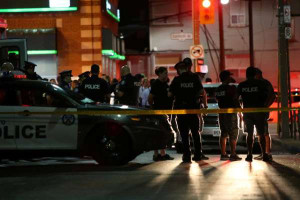 டொராண்டோவில் இளைஞர் மீது துப்பாக்கிச் சூடு