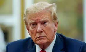 கனடாவுக்கு மேலதிகமாக 10 சதவீதம் வரி விதித்தது அமெரிக்கா