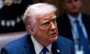 அமெரிக்காவில் லாரி டிரைவர்களுக்கு அதிபர் டிரம்ப் புதிய உத்தரவு