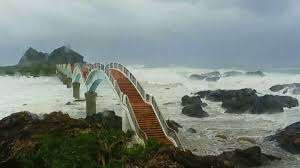 தைவானில் போடூல் புயல் - 400 விமானங்கள் ரத்து