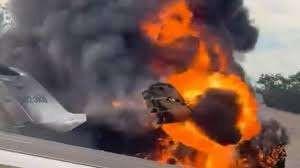 அமெரிக்காவில்  விமானம் நொறுங்கி விழுந்து விபத்து....இருவர் பலி