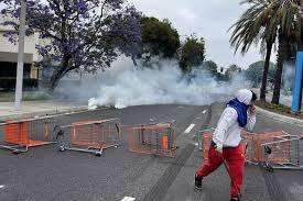 அமெரிக்காவில் வெடித்த போராட்டம் -  பெண் செய்தியாளர் மீது பொலிஸ் துப்பாக்கி சூடு