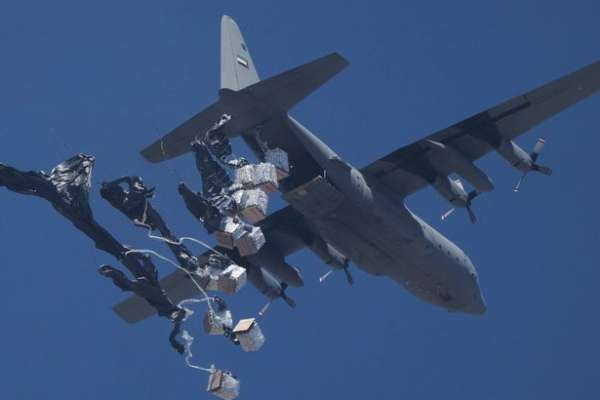 காஸாவில் முதன்முறை விமானத்தின் மூலம் நிவாரணப் பொருள்