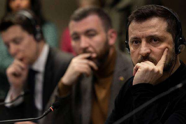 உக்ரைன் ஜனாதிபதி ஜெலென்ஸ்கியின் அதிரடி முடிவு...