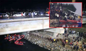 அல்ஜீரியாவில் ஆற்றில் கவிழ்ந்த பேருந்து - 18 பேர் பலி