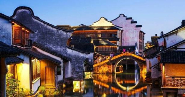  சீனாவில் 1300 ஆண்டுகள் பழமையான தண்ணீரில் மிதக்கும் நகரம்!