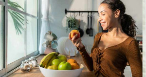 பழங்களை சாப்பாட்டுடன் சேர்ந்து சாப்பிடலாமா?