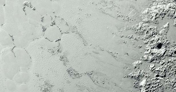 புளுட்டோவில் மிதக்கும் மலைகள்: புதிய தகவல்களை வெளியிட்டது நாசா