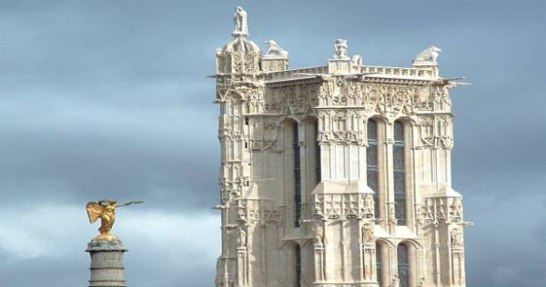 புரட்சியில் தப்பிய ஒரு கோபுரம்