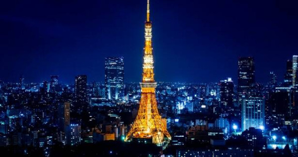 டோக்கியோவுக்குச் சென்ற ஈஃபிள் கோபுரம்!