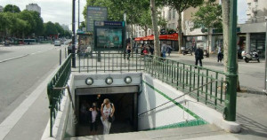 தொலைக்காட்சி நாடகத்தில் தோன்றிய Porte de la Chapelle நிலையம்!! 