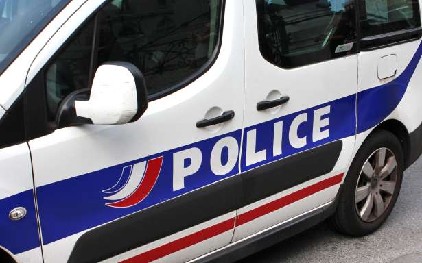 Savigny-le-Templeஇல் போதைப்பொருள் வியாபாரி கைது: 375 கிராம் கொகைன் பறிமுதல்!!