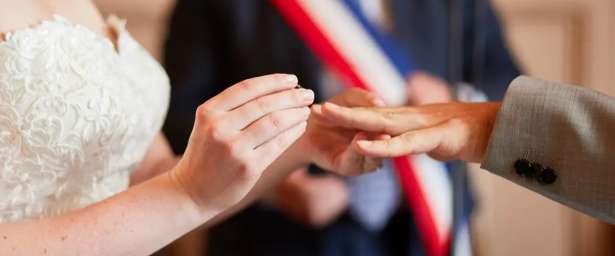 OQTF பெற்ற ஆணின் திருமணத்தை மறுத்த Chessy மேயரின் ராஜினாமாவும்  நிராகரிப்பும்!!