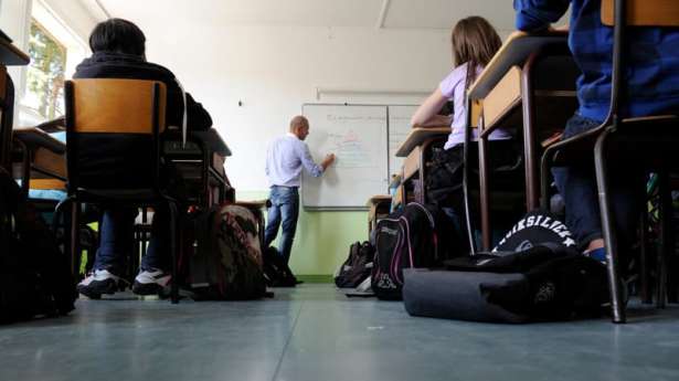 பாலியல் மற்றும் உறவுமுறைக் கல்வியை செயற்படுத்துவதில் தாமதம்! - நீதிமன்றத்தில் வழக்கு!!