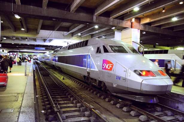 பரிஸ் : TGV தொடருந்தில் இருந்து மீட்கப்பட்ட துப்பாக்கி