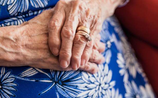 சராசரியாக 13 ஆண்டுகள் விதவையாக வாழும் பிரெஞ்சுப் பெண்கள்!