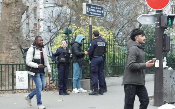 வடக்கு பரிசில் அதிரடி சுற்றிவளைப்பு! - 15 பேர் கைது!!