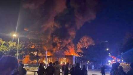 Yvelines : கல்லூரி கட்டிடத்தில் தீ! - 150 பேர் வெளியேற்றம்!