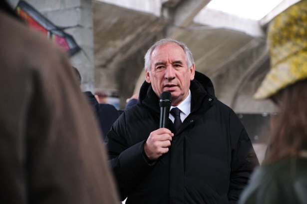 முன்னாள் பிரதமர் பிரான்சுவா பெய்ரு - மருத்துவமனையில் அனுமதி!!