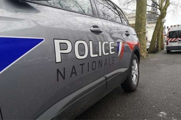 Val-de-Marne : 15 வயதுச் சிறுவன் மீது வாள் வெட்டு!!