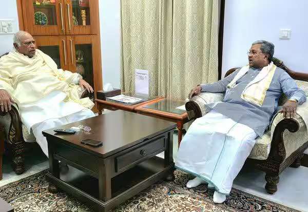 கர்நாடக அமைச்சரவை விரைவில் மாற்றம்! எம்.எல்.ஏ.,க்கள் டில்லியில் முகாம்