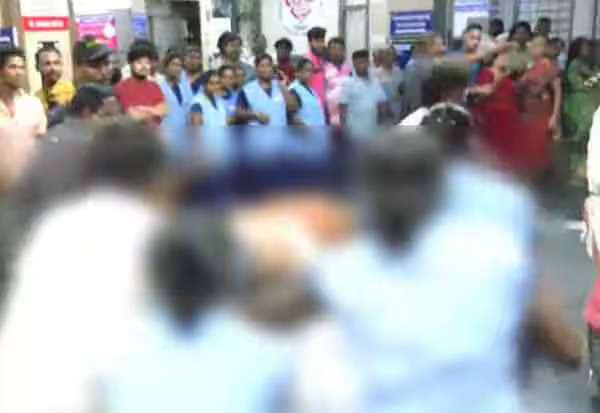 விஜய் பிரசாரக் கூட்டநெரிசலில் சிக்கி 33 பேர் பலி; பிரதமர் மோடி இரங்கல்: நாளை கரூர் விரைகிறார் முதல்வர் 