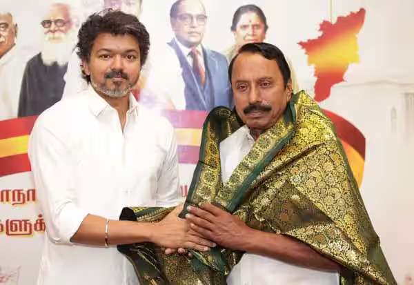 த.வெ.க.,வில் இணைந்தார் செங்கோட்டையன்; தலைமை ஒருங்கிணைப்பாளர் பதவி கொடுத்தார் விஜய்