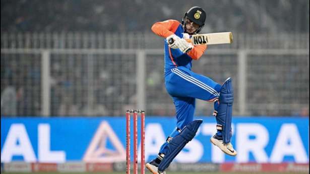 டி20யில் முதல் இந்தியர் சாதனையை படைத்த அபிஷேக் ஷர்மா