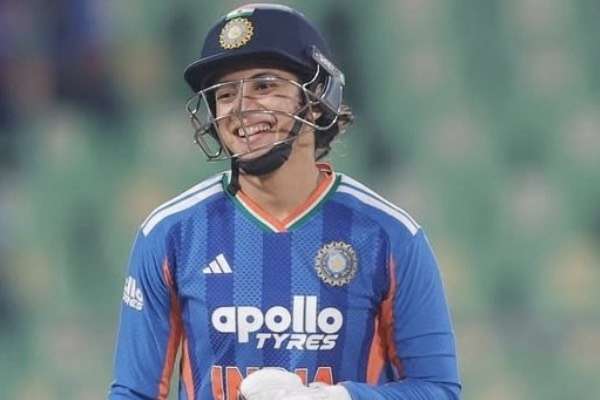 புதிய சாதனை படைத்த ஸ்மிருதி மந்தனா