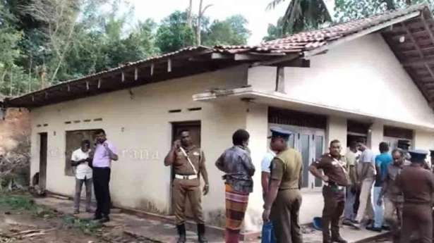 இலங்கையில் வீடொன்றுக்குள் இருந்து மிட்கப்பட்ட சடலங்கள்