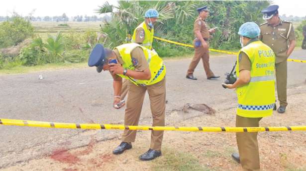 இலங்கையில் அதிர்ச்சி - குடும்பத்தை கொன்று நகை,பணம் கொள்ளை