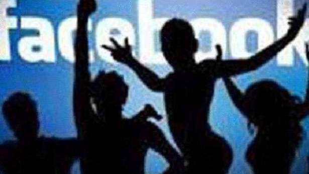 இலங்கையில் பேஸ்புக் விருந்து: 26 பேர் தெல்தெனியவில் கைது