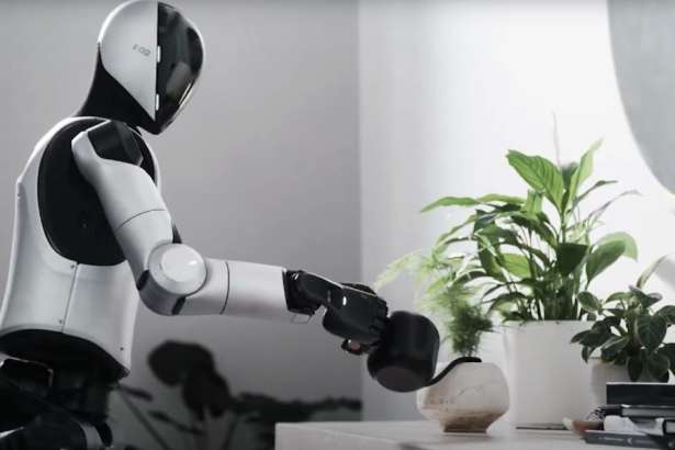 சோதனையாளரை துப்பாக்கியால் சுட்ட மனித ரோபோ - விபரீதமான AI சோதனை