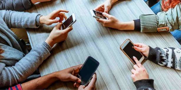 AI மூலம் செல்போனில் பேசுவதை ஒட்டுக்கேட்க முடியும் - தனியுரிமைக்கு அச்சுறுத்தல்
