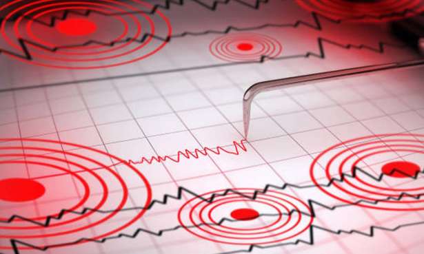 அலாஸ்கா மற்றும் கனடா பிராந்தியத்திற்கு நடுவே சக்திவாய்ந்த நிலநடுக்கம்