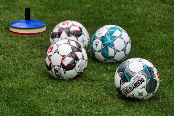 சுவிஸ் நகரமொன்றில் கால்பந்து விளையாடிக்கொண்டிருந்த சிறுமிக்கு நேர்ந்த துயரம்