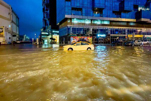 ஐக்கிய அமீரகத்தில் கன மழை... விமானங்கள் ரத்து