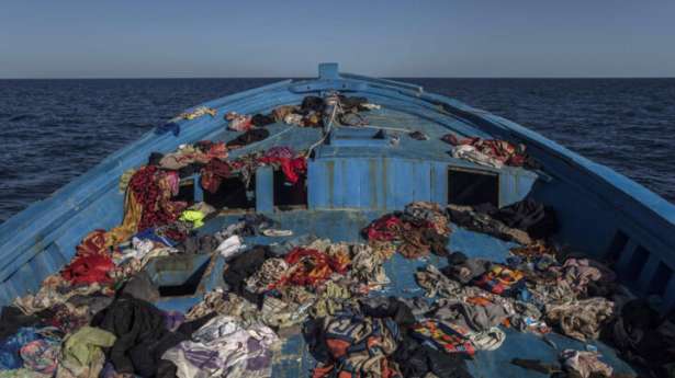 மத்திய தரைக்கடலில் கவிழ்ந்த அகதிகள் படகு - 42 பேர் பலி