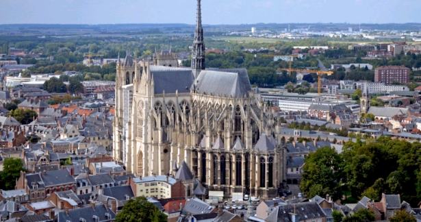 Amiens Cathedral - அதிசயக்க வைக்கும் தேவாலயம்!!